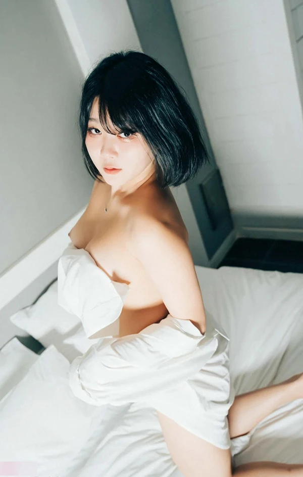 丰腴美女Zia居家Gel Massage无圣光人体写真